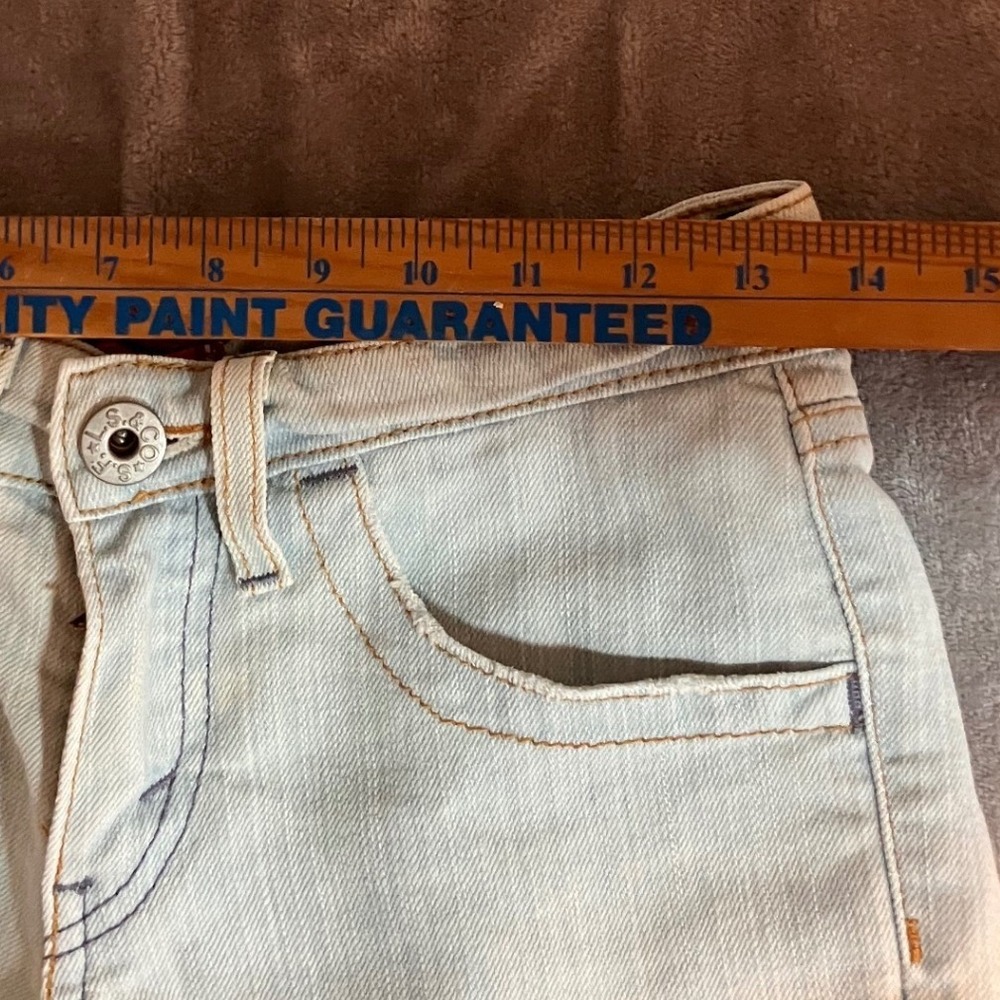 Levis Womens Low Rise Denim Shorts Light Wash Ramie Blend Sz 1 Mini Micro Booty - Picture 5 of 6